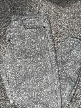Universal Thread Women’s Skinny Jeans in Gray/White Animal Print